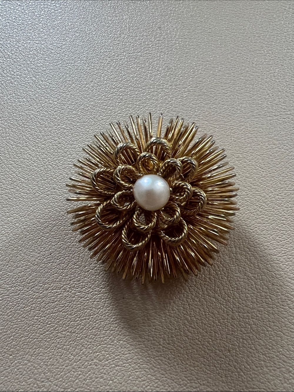 Vintage Gold Tone Wire Starburst Urchin Brooch Faux Pearl Flower Center Pin